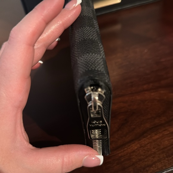 Graphite Louis Vuitton zippy wallet - Picture 10 of 13